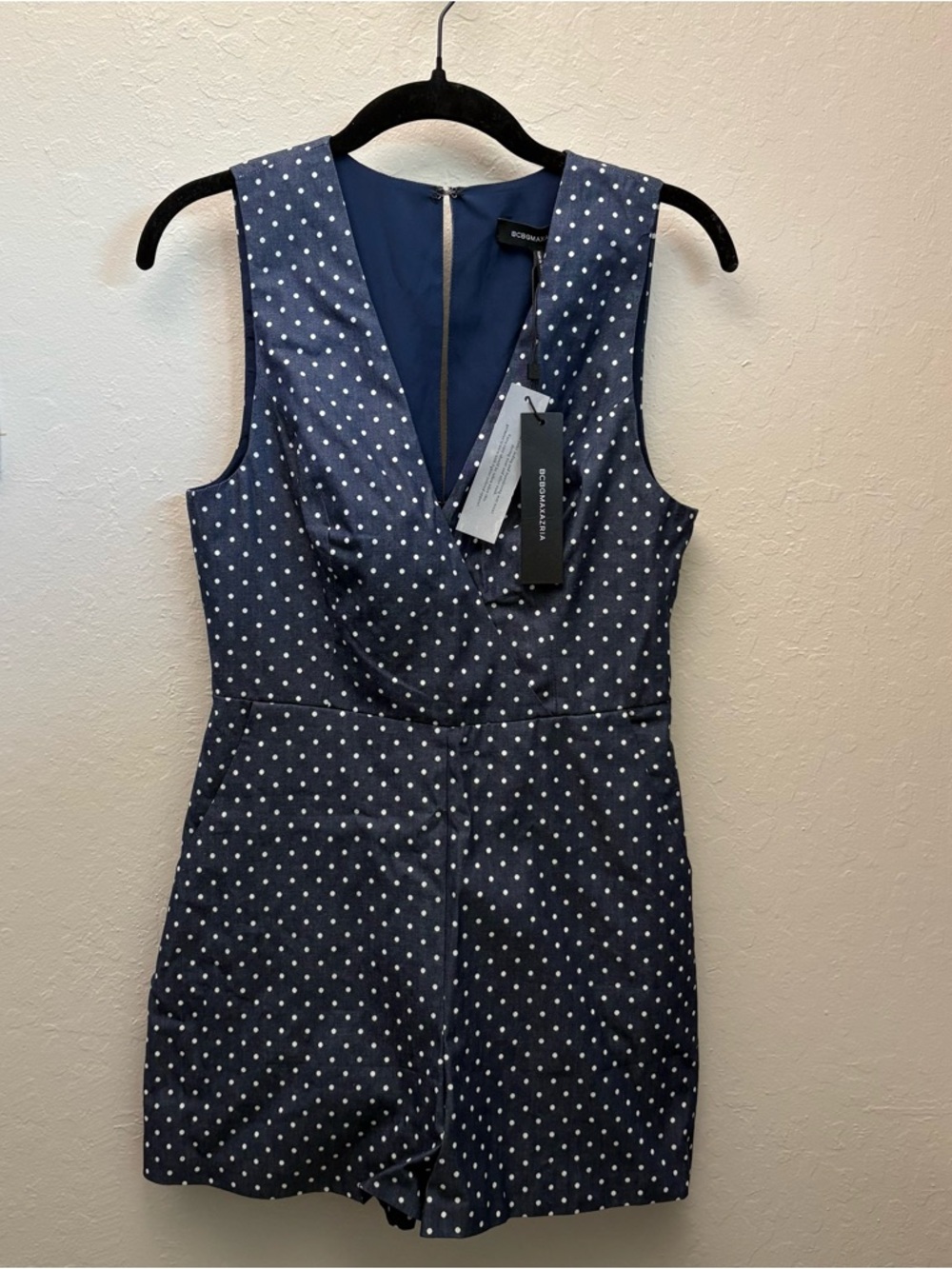 BCBGMaxAzria Navy and White Polka Dot Sleeveless Romper, size 4 NWT Denim look